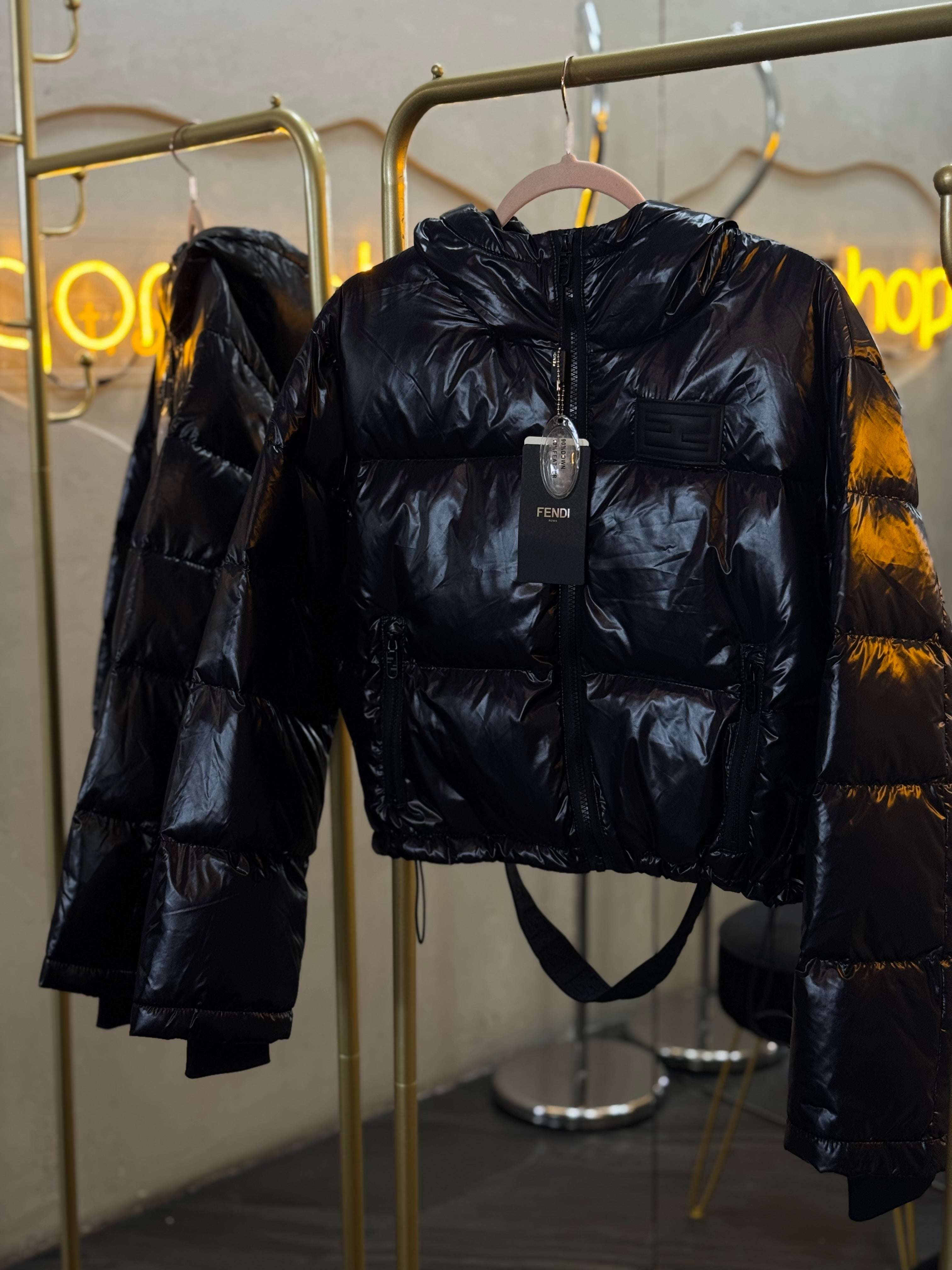 Chamarra negra corta FEN